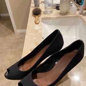 Donald Pliner Peep toe black pumps- 2.5 “